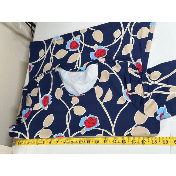 J McLaughlin Top Women Medium Navy Rose Floral Catalina Cloth Bold Summer Preppy - Picture 10 of 11